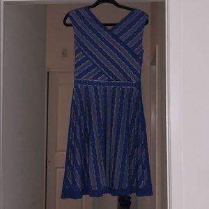 Very flattering dress! Size 6 Harper-DressBarn